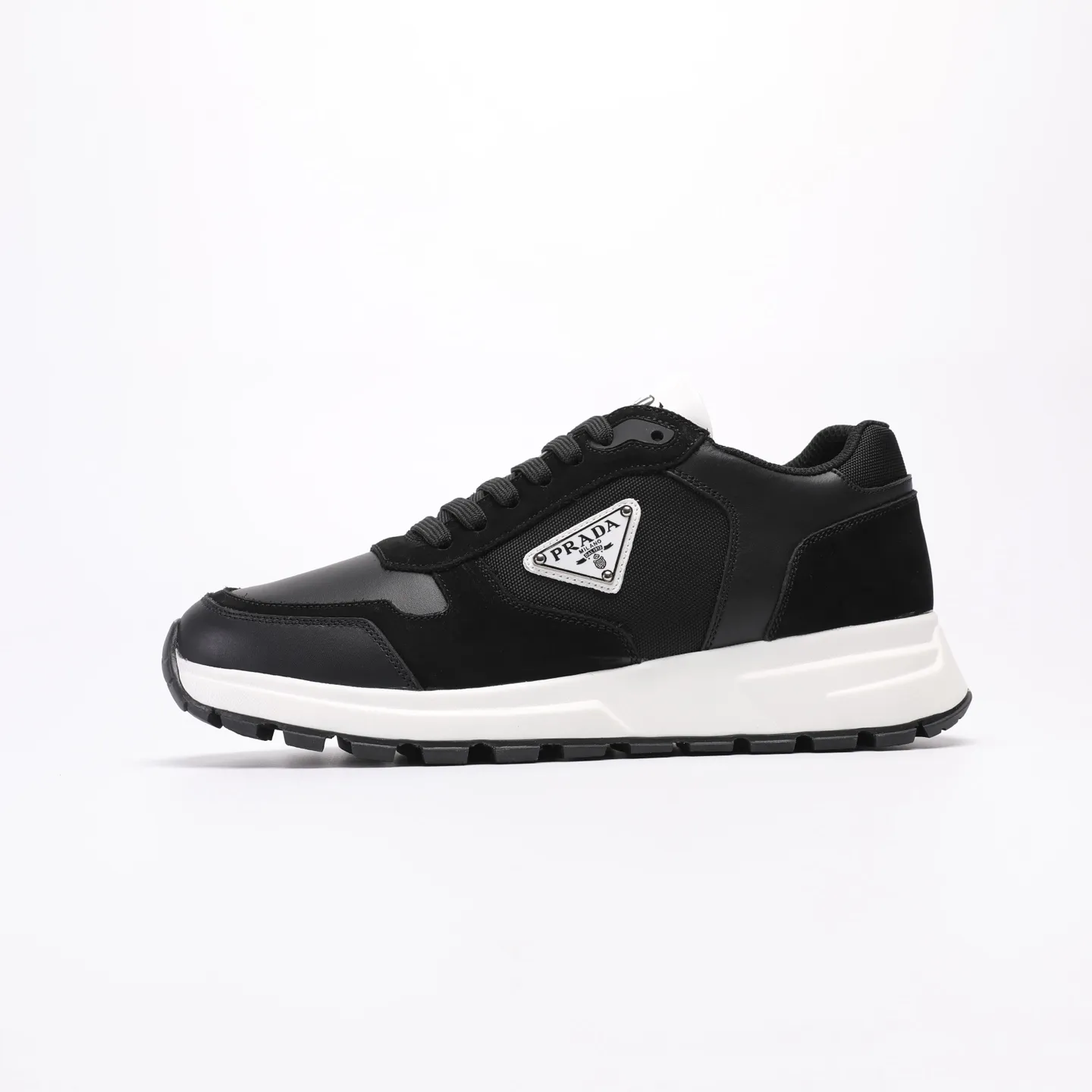 Batch 580 [PRADA] Men's shoes are popular in the counter, official website synchronization, high-quality shipments. Fabric: original cowhide with snakeskin. Lining: cowhide feet + cowhide lining. Outsole: original TPU + foam. Size: 38-46